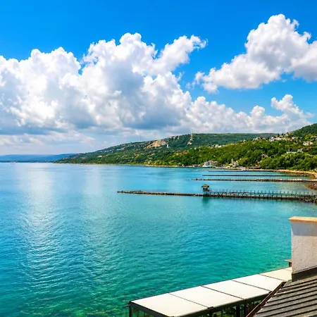 Apartment Marina - First Line & Pool Balchik