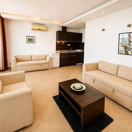 Marina - First Line & Pool Apartment Balchik