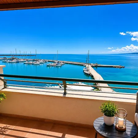 Marina - First Line & Pool Apartment Balchik