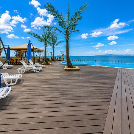 Apartment Marina - First Line & Pool Balchik